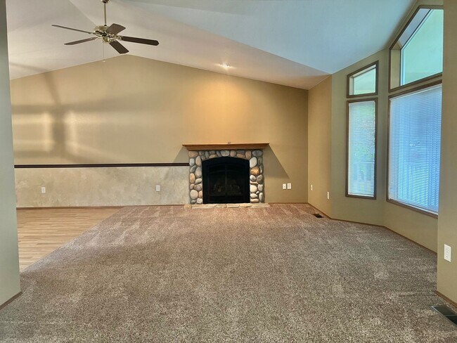Foto del edificio - Charming Rambler 3-Bed/2-Bath Available Now!