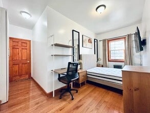 Building Photo - Furnished room/NOT APARTMENT