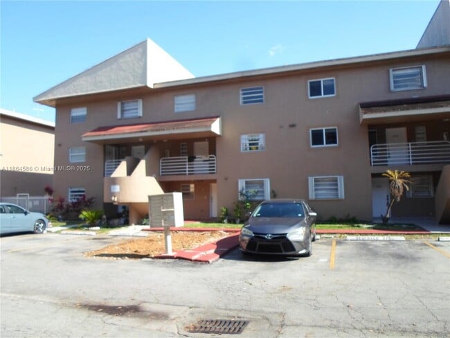 Building Photo - 2750 W 60th St