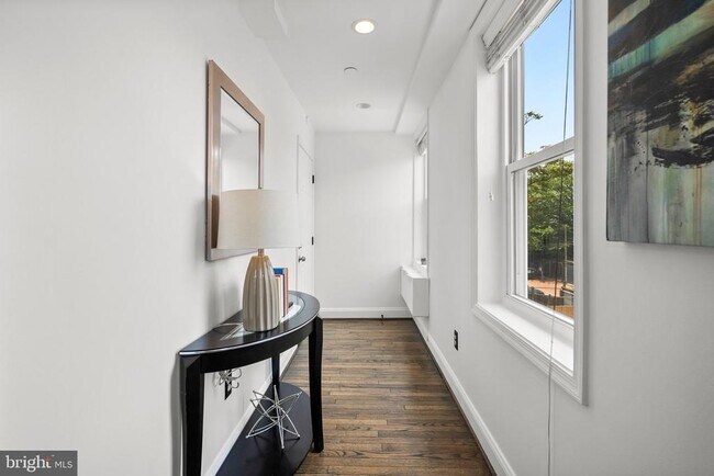 Foto del edificio - 730 11th St NE