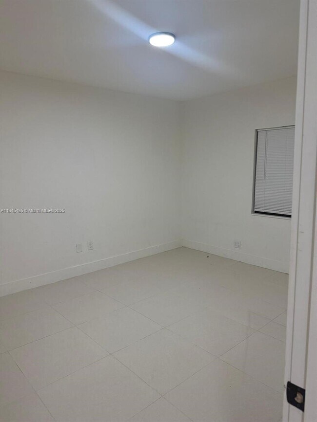 Foto del edificio - 1800 NW 18th Terrace