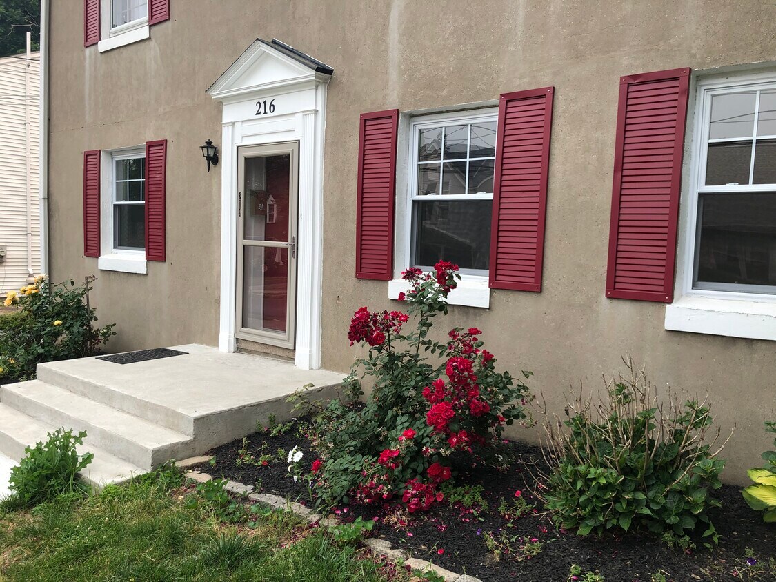 First Floor front1 - 216 Green Ave