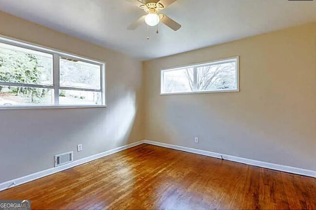 Building Photo - 3405 Elgin Dr