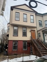 Building Photo - 23 Vroom St