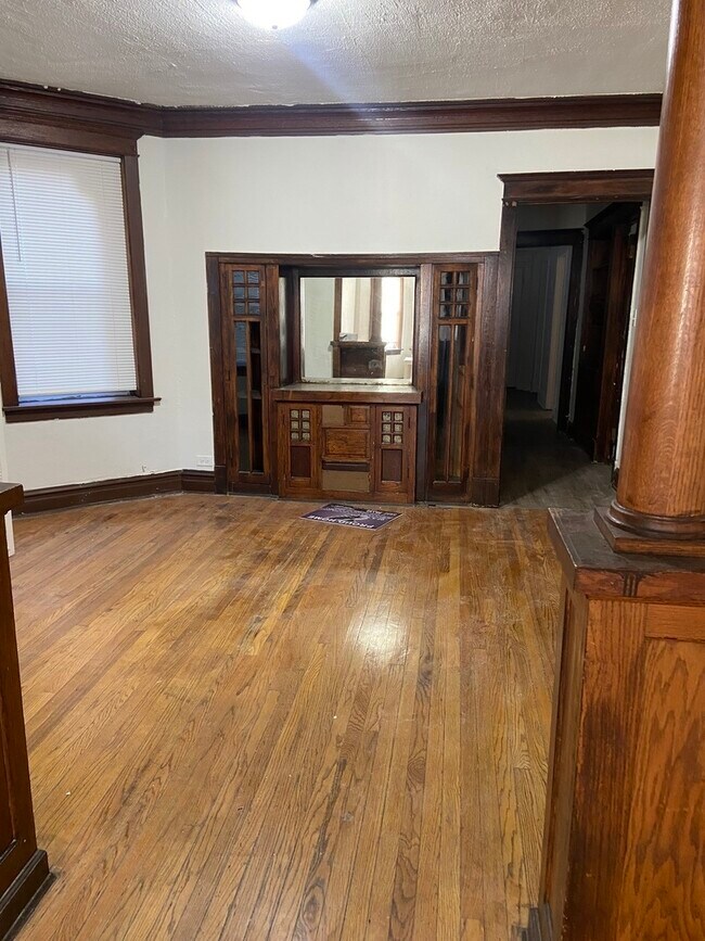 Foto del edificio - 622 N Trumbull Ave