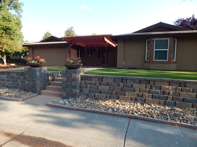 Foto del edificio - 3211 Whaler Ave