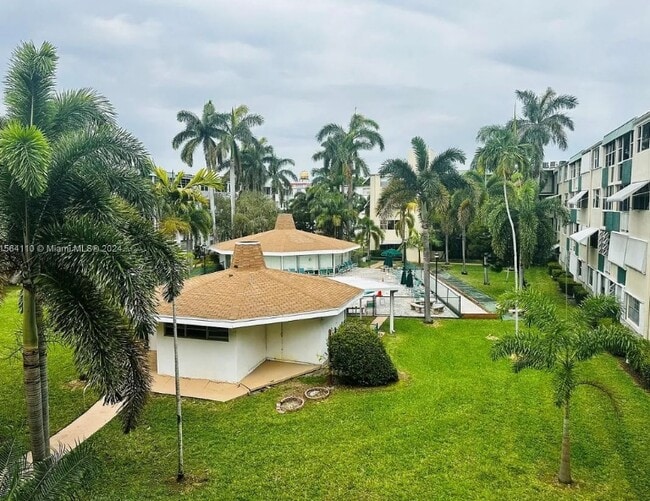 Foto del edificio - 1333 E Hallandale Beach Blvd