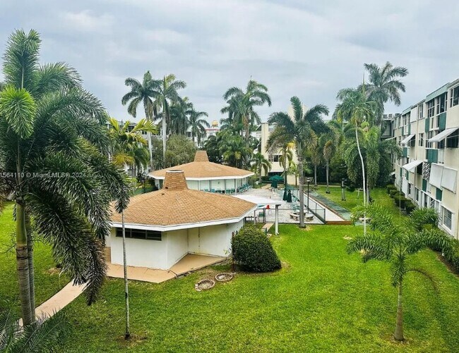 Building Photo - 1333 E Hallandale Beach Blvd