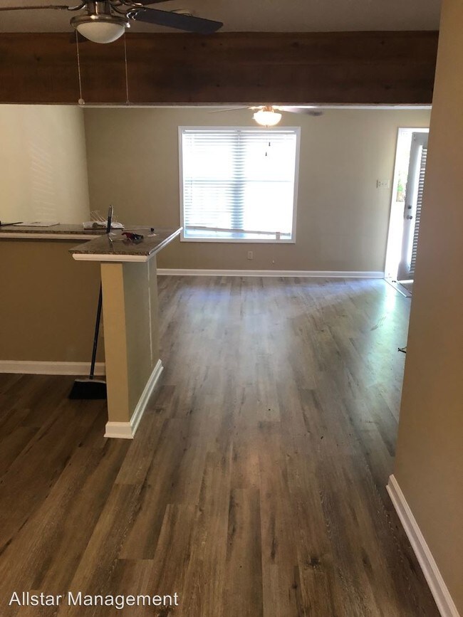 Foto del edificio - 2 br, 1.5 bath House - 106 Park Lane