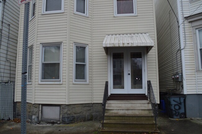 Building Photo - 700 State St