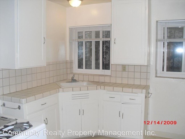 Building Photo - 2554-2558 Ivy Dr