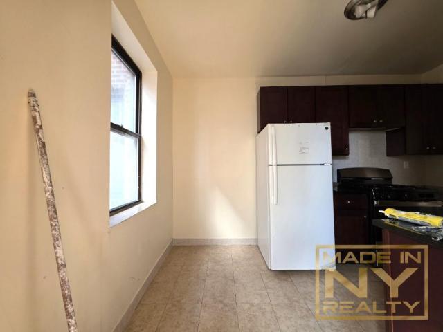 Foto del edificio - 1 bedroom in REGO PARK NY 11374