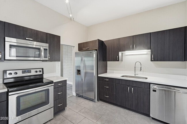 Building Photo - 6116 N 12th Pl