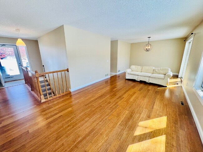 Building Photo - Charming Chaska Retreat: Spacious Single Family Homer 4-Bedroom 2.5 Bathroom Home with Finished B...