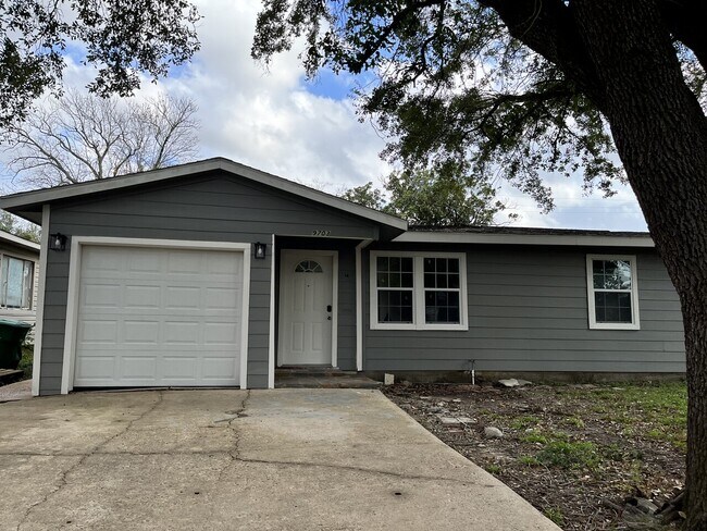 Foto del edificio - 9703 Chatfield St