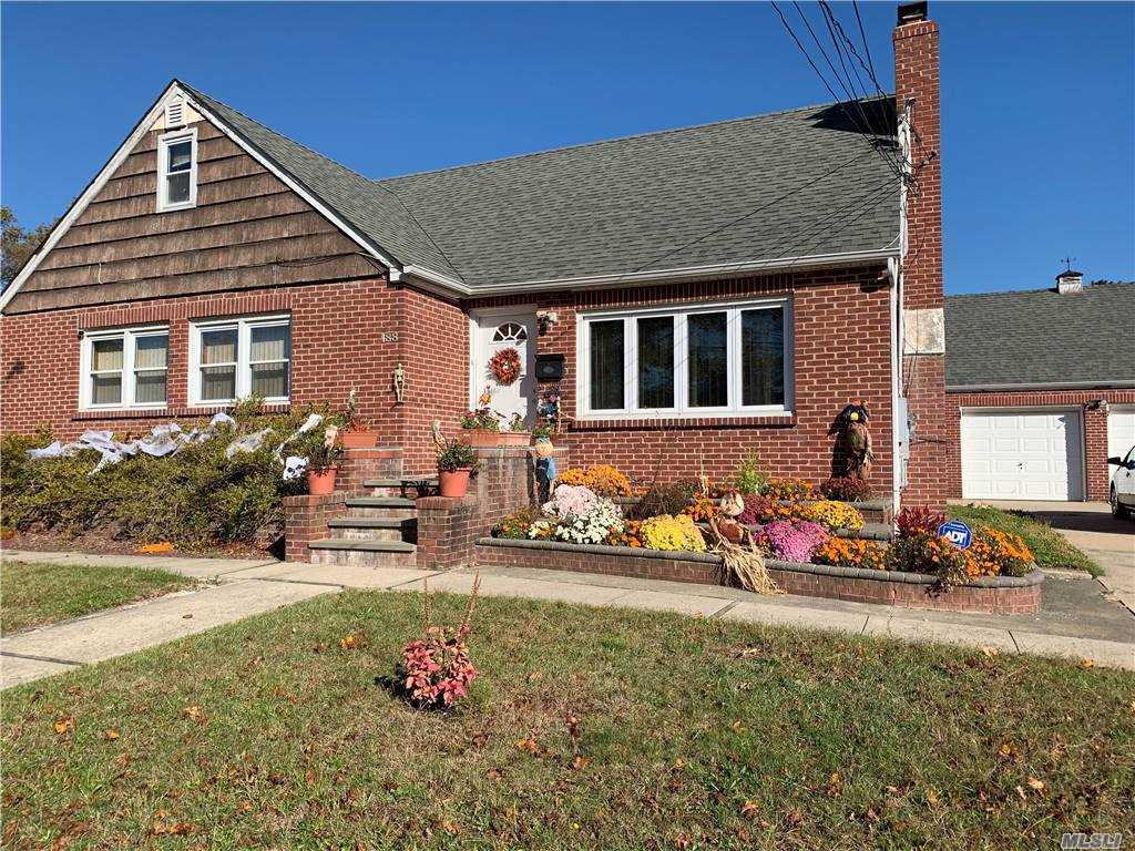 188 35th St, Lindenhurst, NY 11757 House for Rent in Lindenhurst, NY