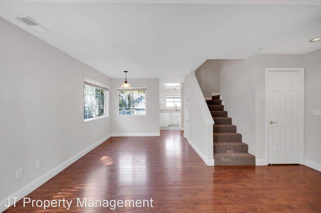Foto del edificio - 217 Hidden Creek Ct