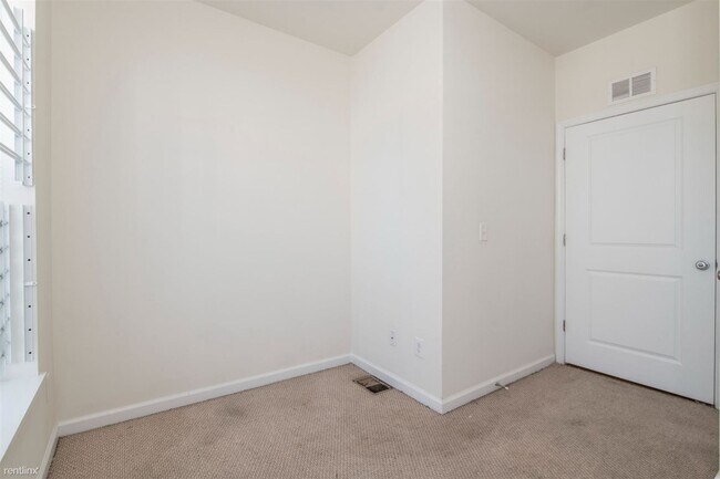 Foto del edificio - 4 br, 2 bath Triplex - 1820 W BERKS ST Unit 1
