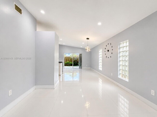 Foto del edificio - 9720 SW 164th Ave