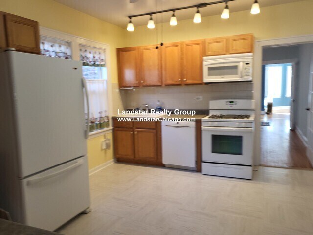 Building Photo - 2928 N Mango Ave