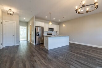 Building Photo - 502 Edgewater Cir