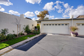 Building Photo - 7018 N Barbados Pl