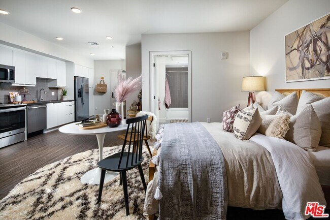 Foto del edificio - 1101 N Main St