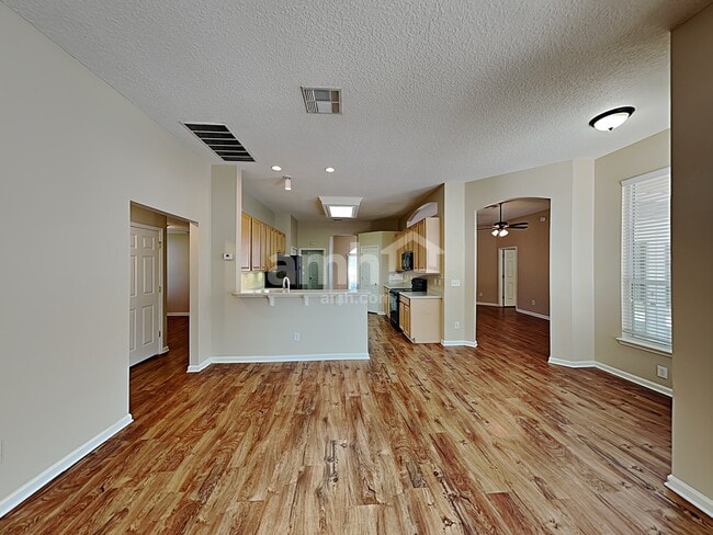Building Photo - 821 E Tennessee Ter
