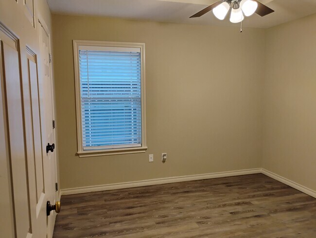 Foto del edificio - 4200 Middleham Ave
