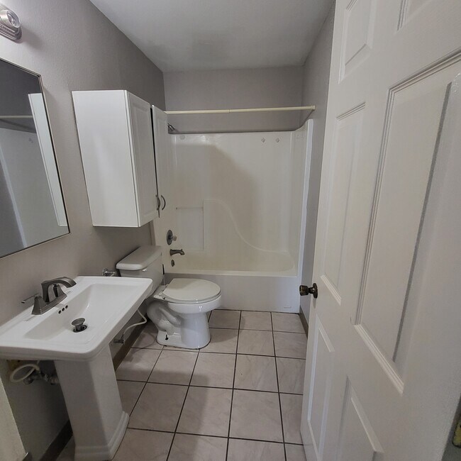 1508 N Cameron St Unit B, Victoria, TX 77901 Apartments in Victoria