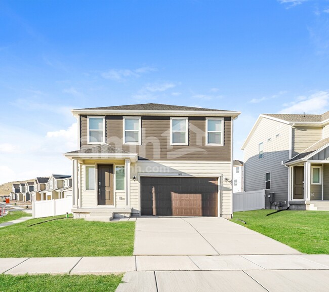 Building Photo - 1323 W Mahogany St