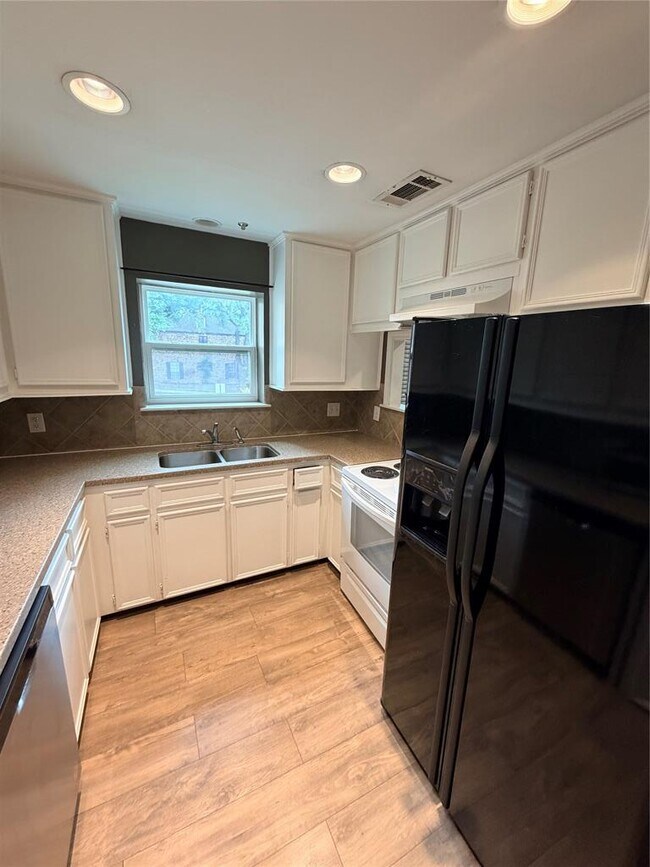 Foto del edificio - 6600 Valleyside Rd
