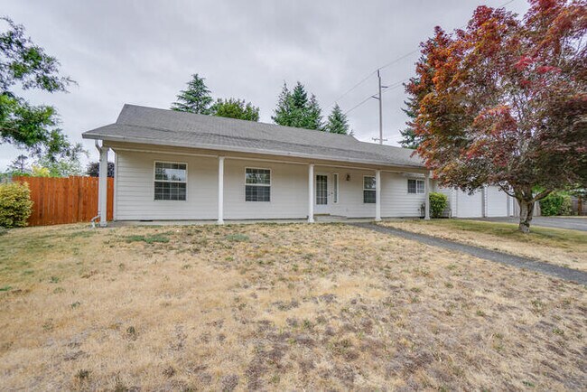 Foto del edificio - LARGE THREE BEDROOM HOME WITH RV /BOAT PAR...