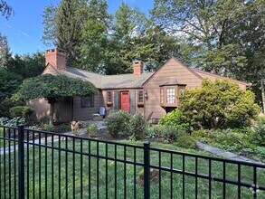 Building Photo - 267 Ridgewood Rd