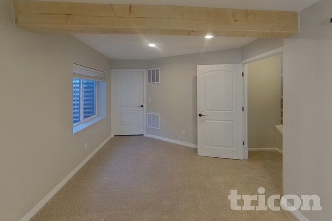 Building Photo - 6227 San Mateo Dr