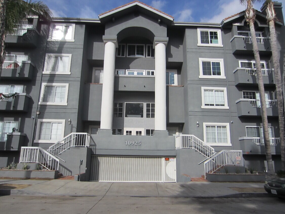 Primary Photo - 10925 Blix St