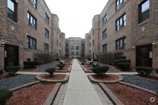 Building Photo - 3728 N Pine Grove Ave