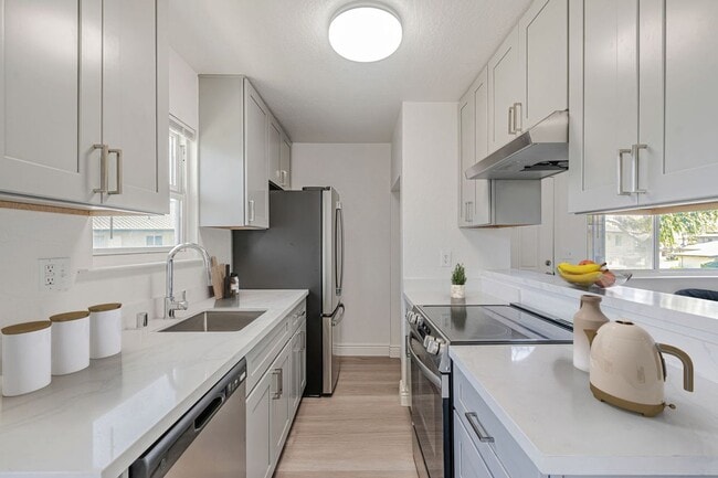 Building Photo - 34818 Starling Dr