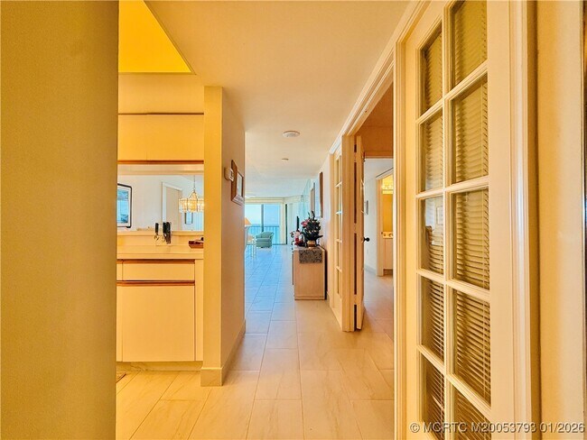 Foto del edificio - 8800 S Ocean Dr