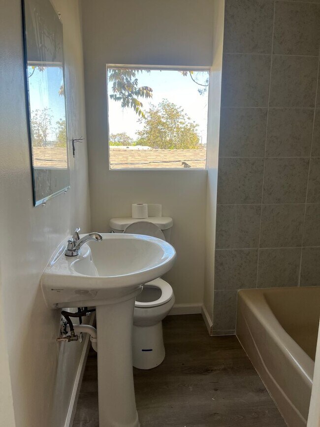 Building Photo - 615 Central