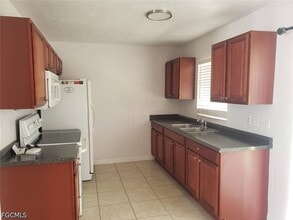 Building Photo - 1306 Hibiscus Dr