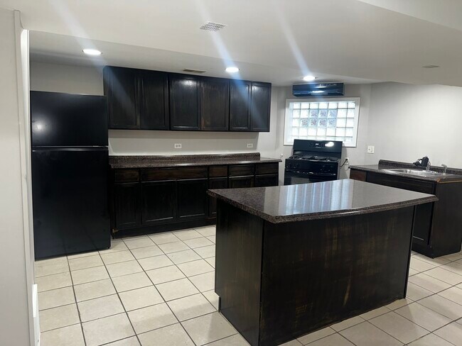 Foto del edificio - 7719 S Essex Ave