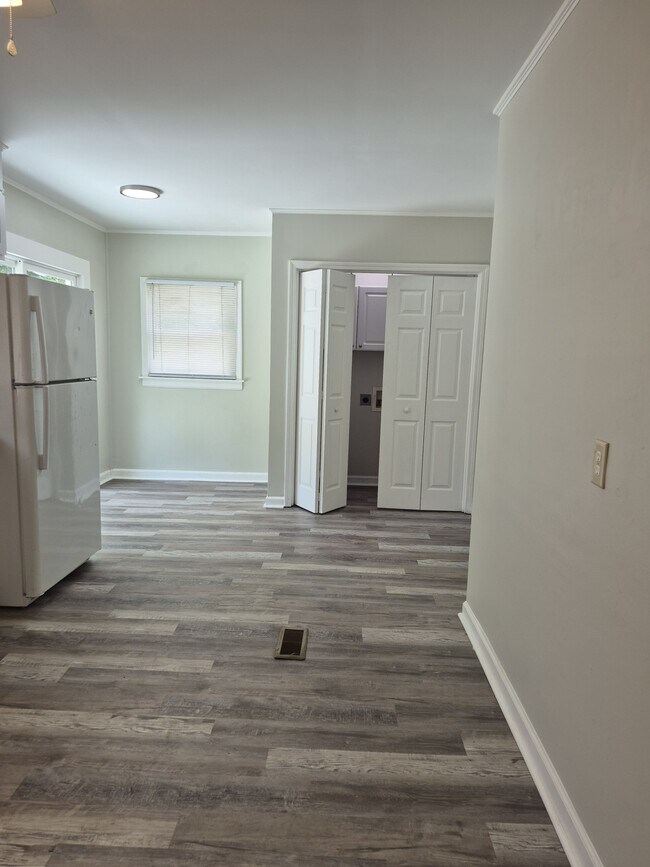 Building Photo - 812 Cherokee Ave