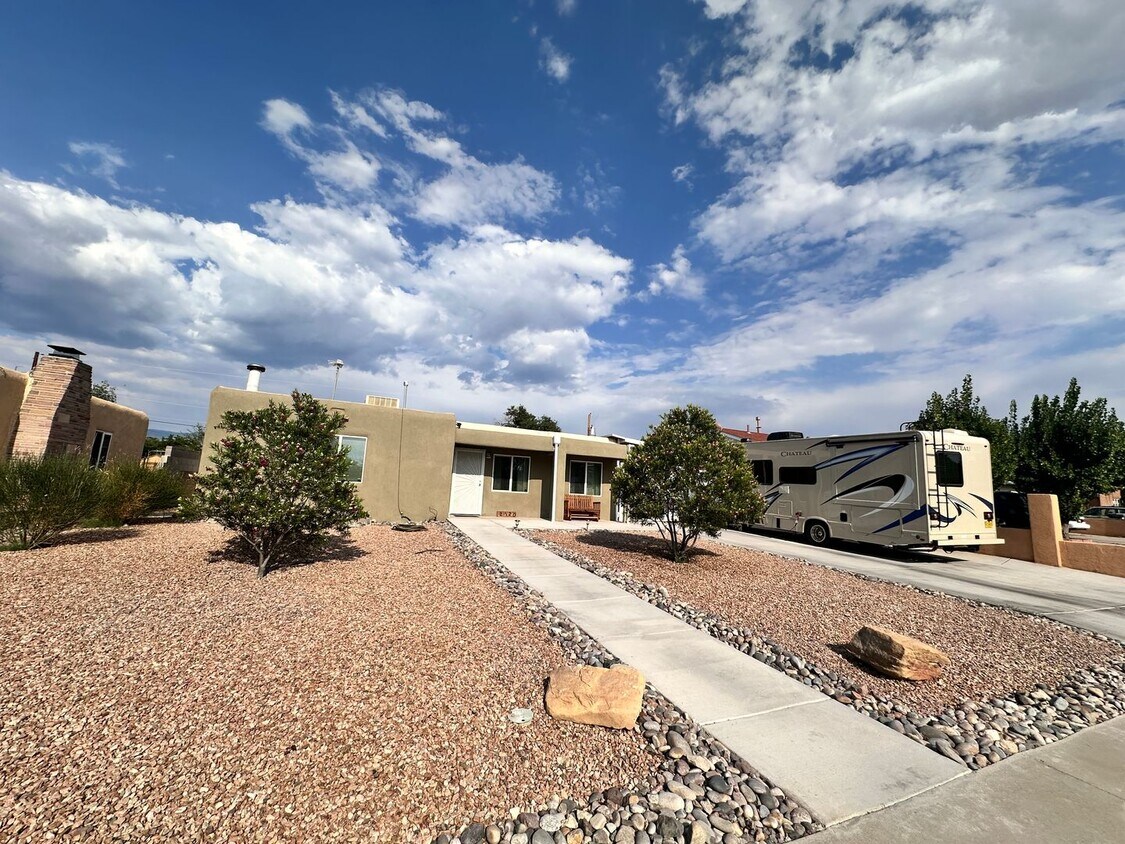 Foto del edificio - Coming July 16th, 2026! Newly Remodeled 3 Bedroom 2 Bathroom