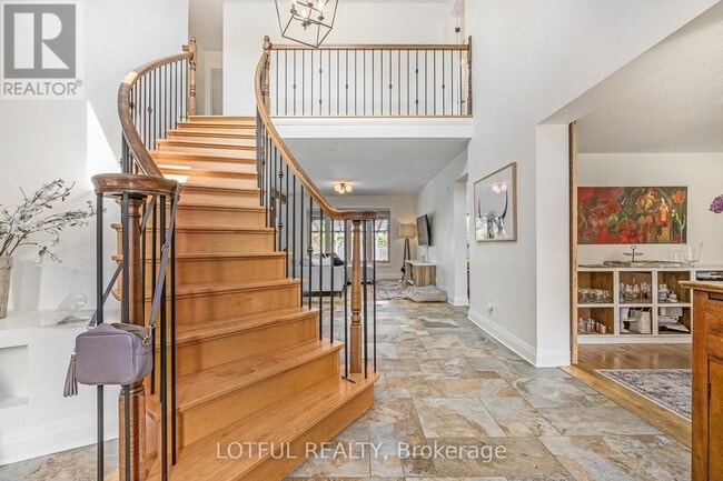 Photo du bâtiment - 6118 Voyageur Dr