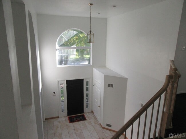 Building Photo - 70 Winding Brook Dr
