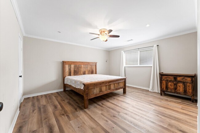 Building Photo - 9407 Brooding Oak Cir