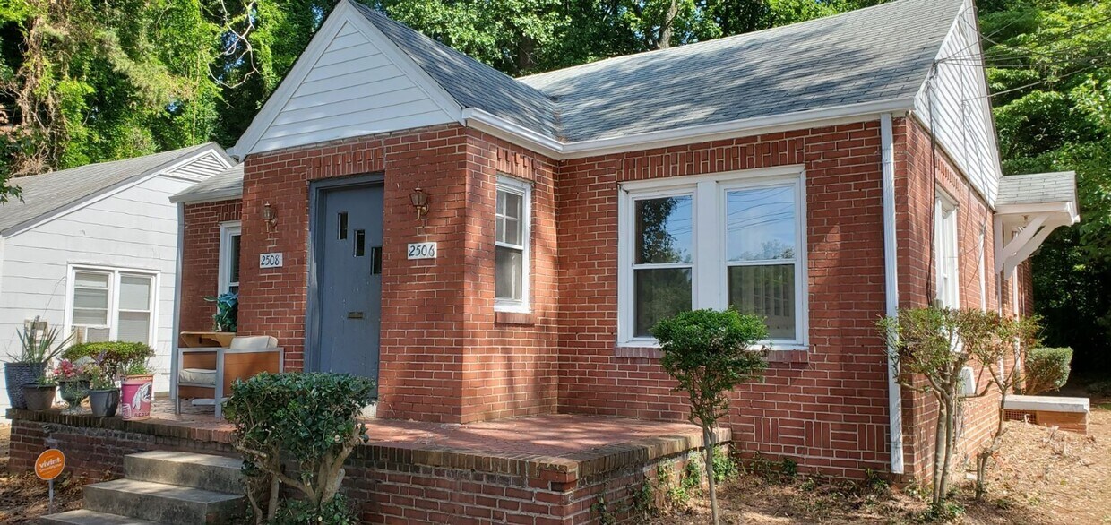 Foto principal - 1 Bedroom 1 Bathroom Duplex!