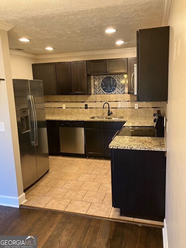 Foto del edificio - 1215 Oak Forest Ct SW