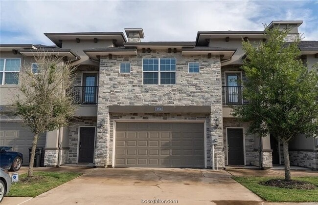 Building Photo - 3531 Summerway Dr